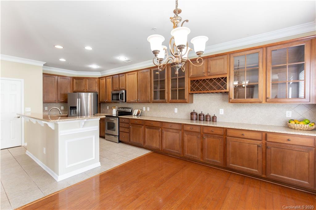 114 Inlet Point Drive Tega Cay, SC 29708 - Photo 8 of 36 Gallery Image 8