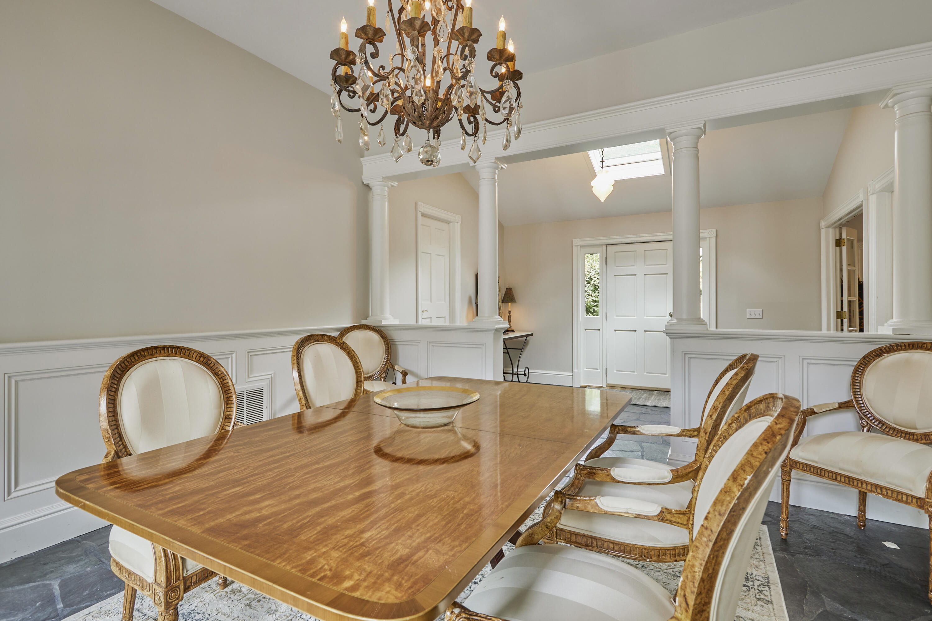 189 Parish Road New Canaan, CT 06840 - Photo 14 of 40 011-photo-no-caption-9401505