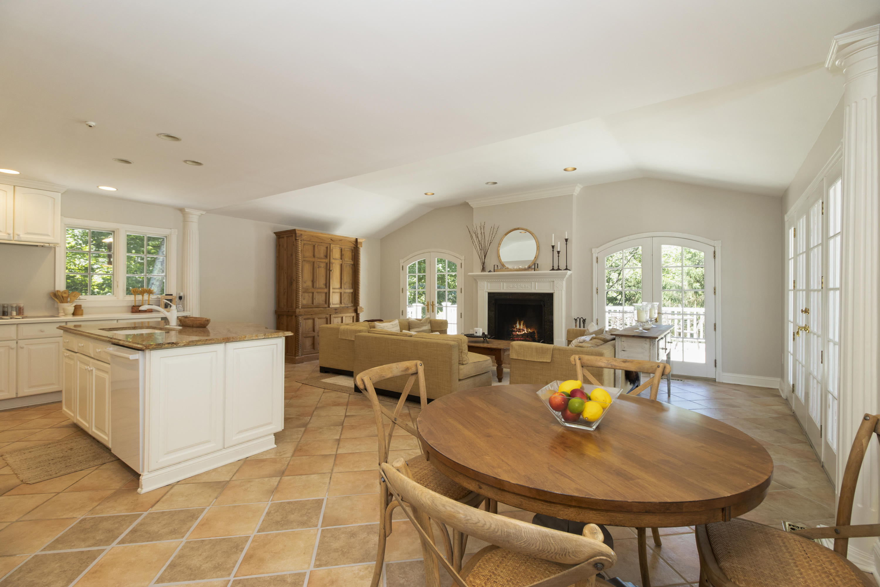 189 Parish Road New Canaan, CT 06840 - Photo 15 of 40 016-photo-kitchen-9376939