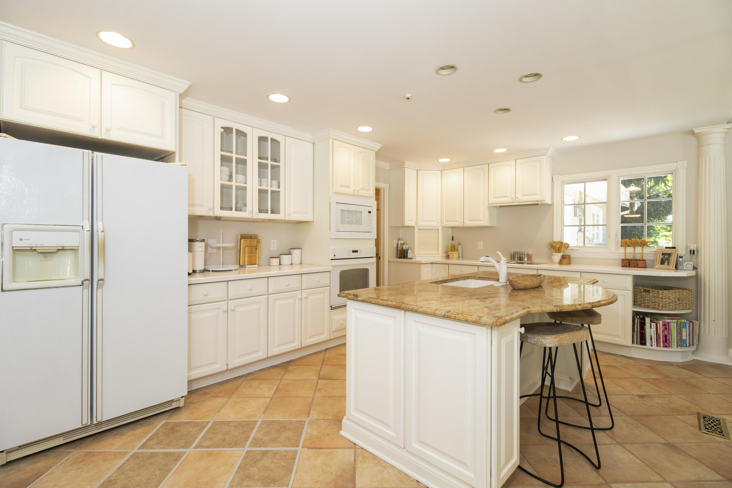 189 Parish Road New Canaan, CT 06840 - Photo 16 of 40 017-photo-kitchen-9376940