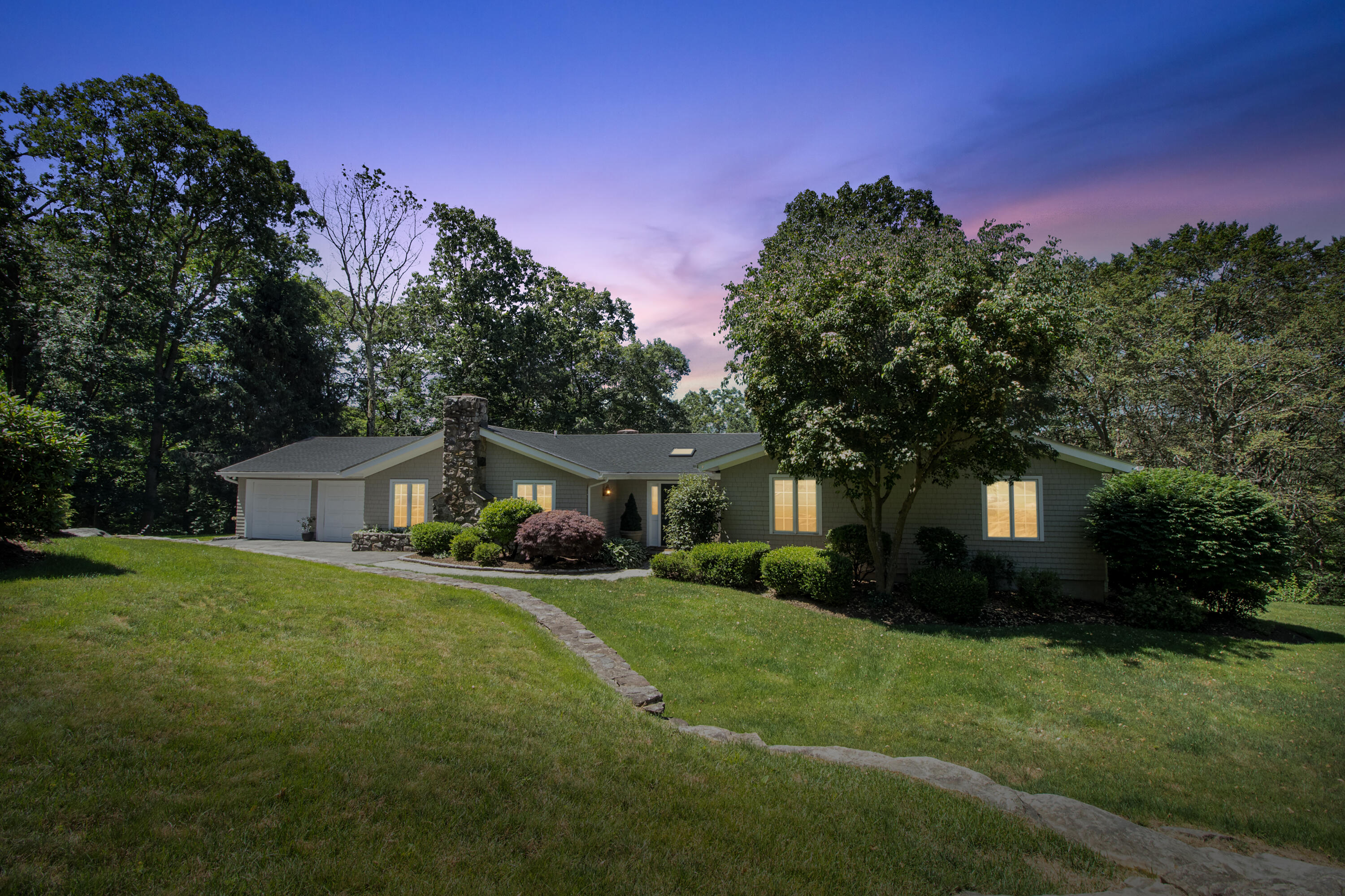 004-photo-twilight-front-view-9376913