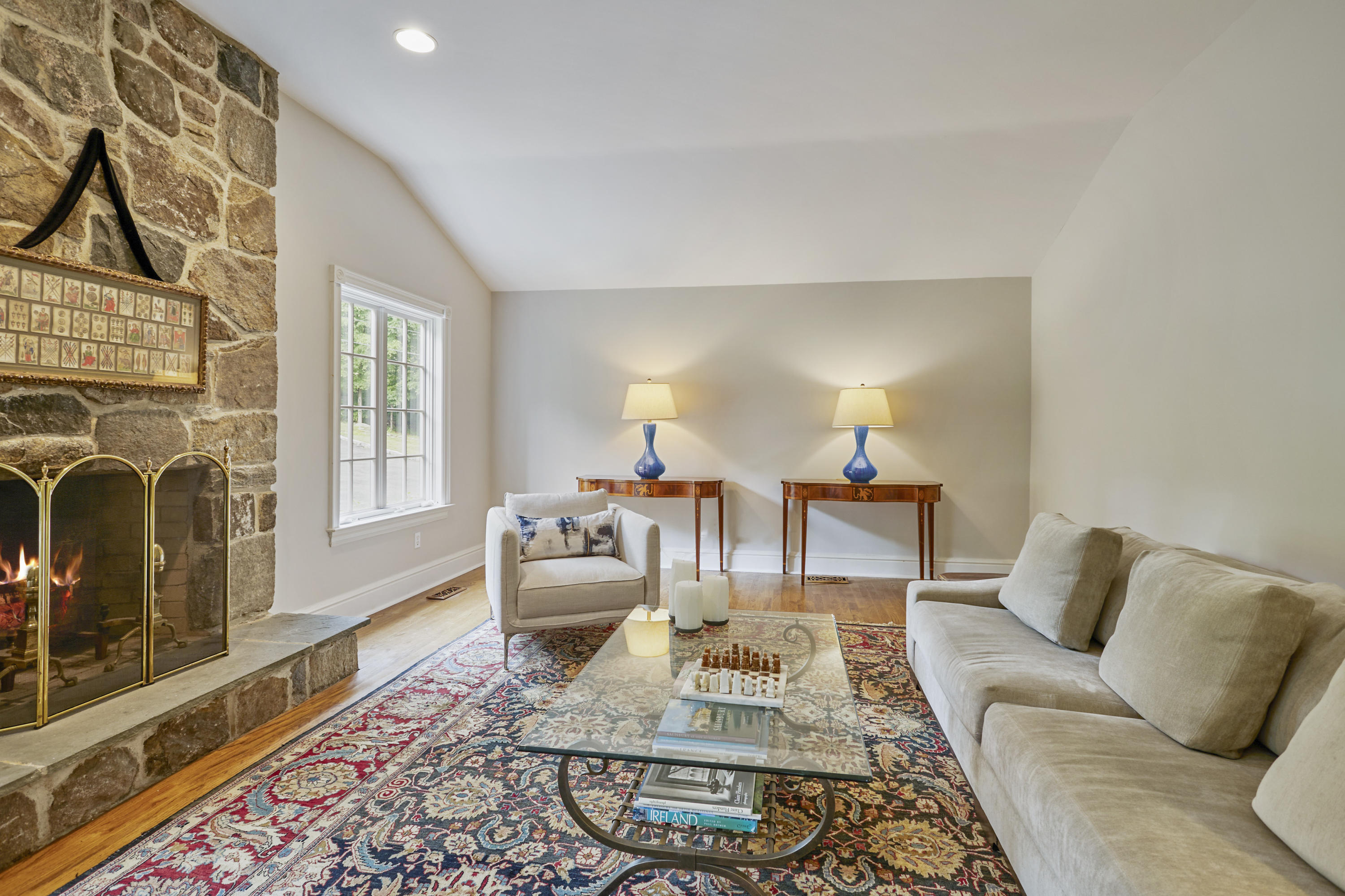 189 Parish Road New Canaan, CT 06840 - Photo 8 of 40 004-photo-no-caption-9401498