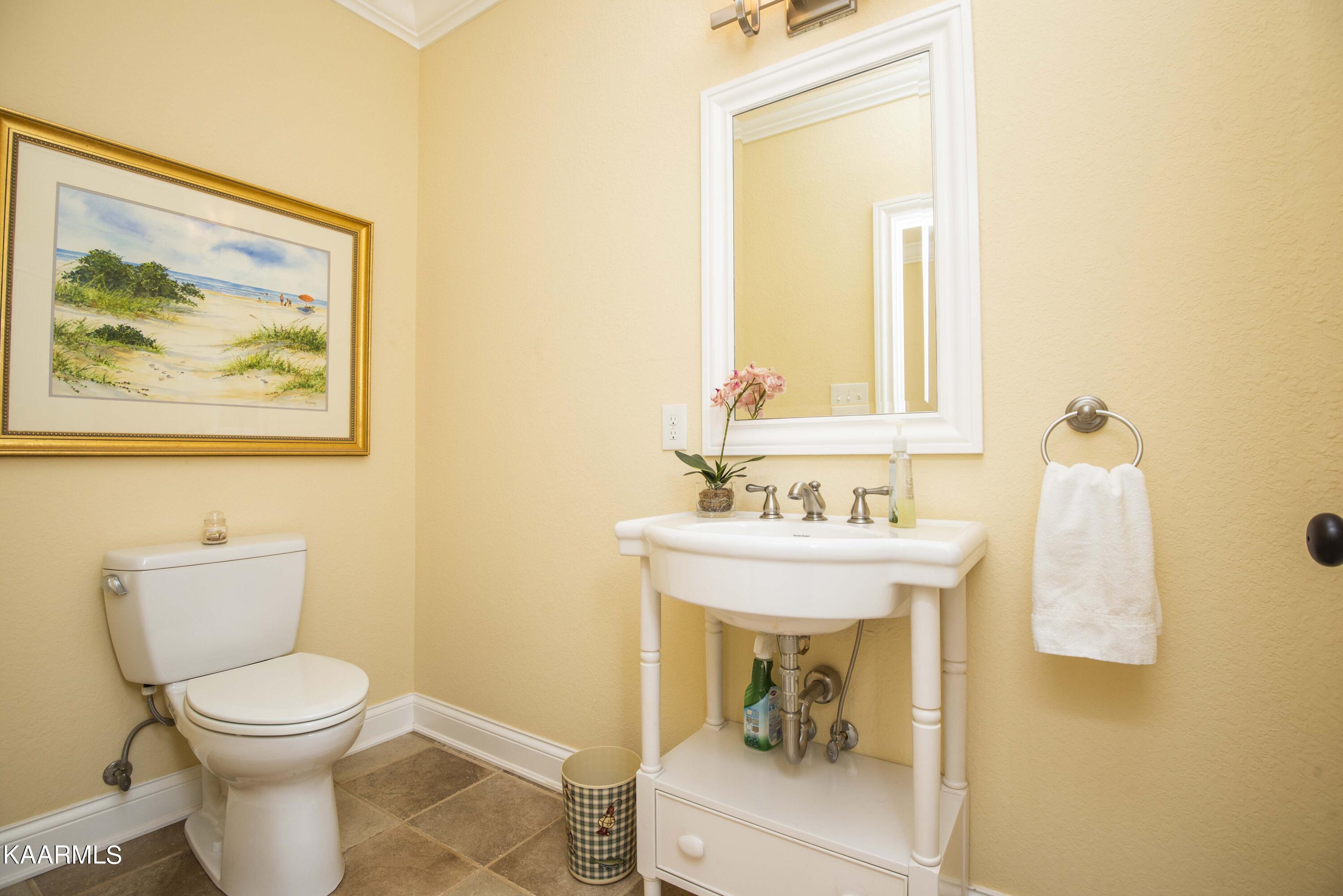 8601 Dry Ridge Road Loudon, TN 37774 - Photo 17 of 54 half bath_1