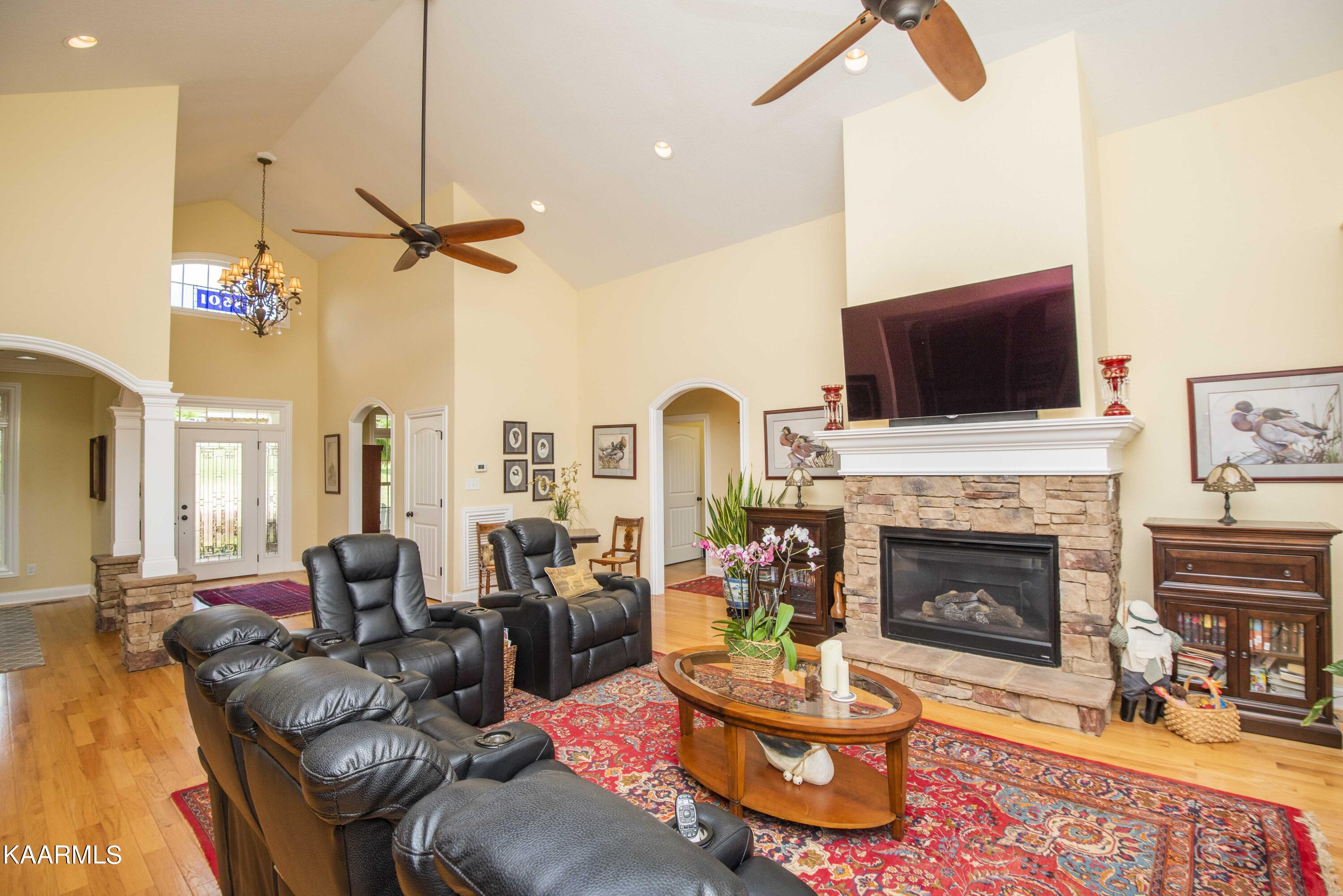 8601 Dry Ridge Road Loudon, TN 37774 - Photo 7 of 54 living_1