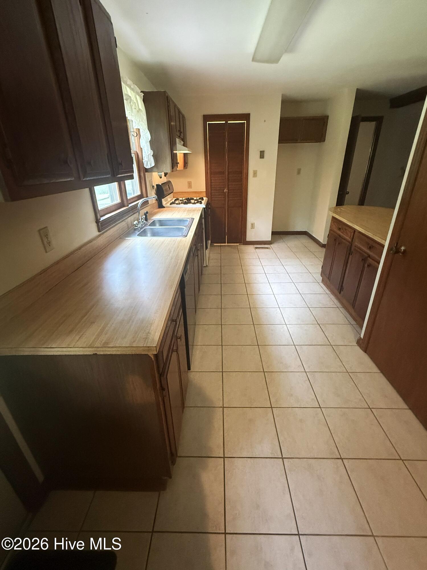 450 Valee Beach Road Columbia, NC 27925 - Photo 12 of 42 Gallery Image 12