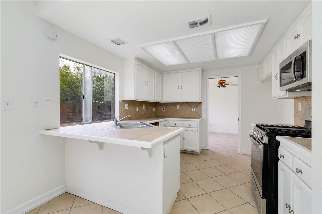 1188 West Van Koevering Street Rialto, CA 92376 - Photo 11 of 38