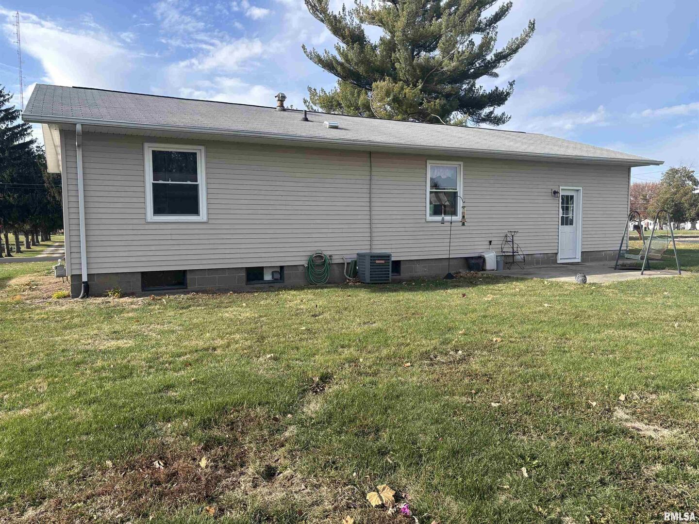 434 Payson Street Kewanee, IL 61443 - Photo 30 of 38 a house view with a garden space