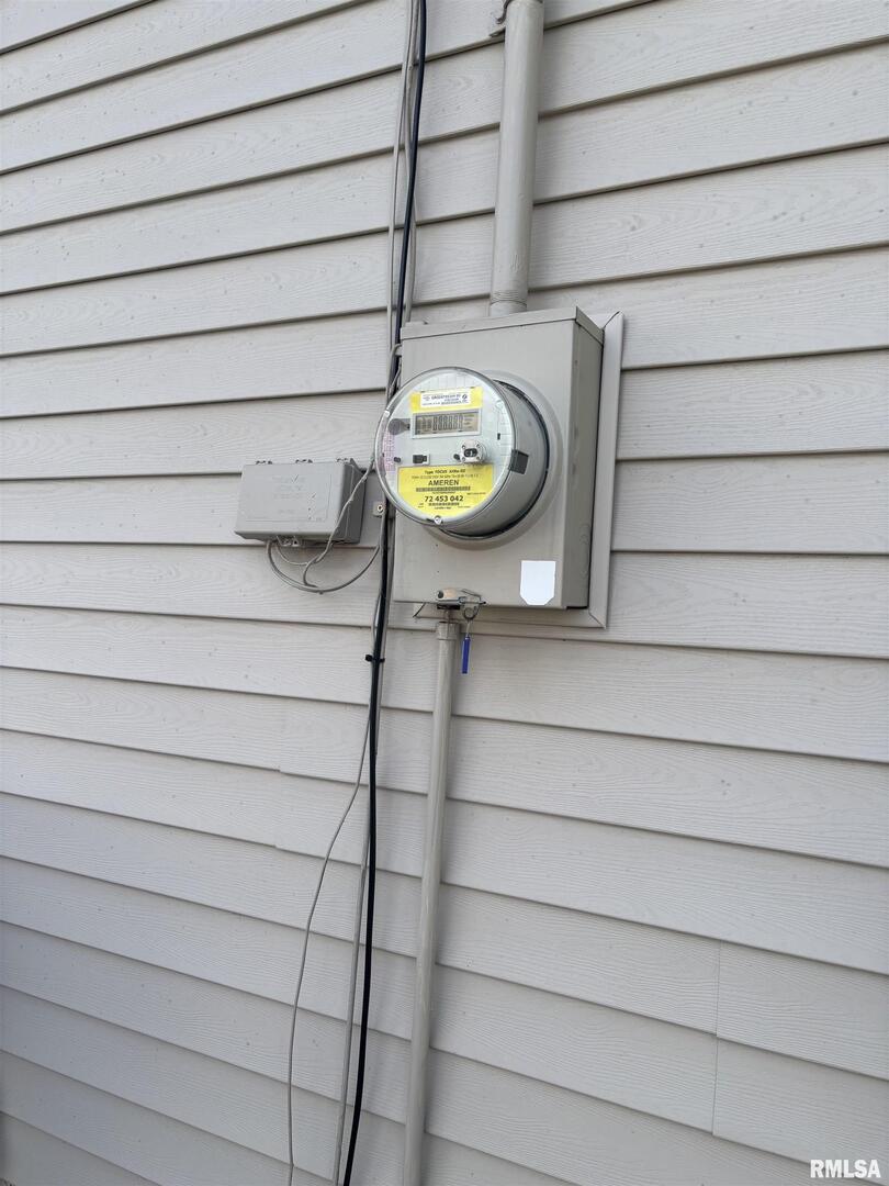 434 Payson Street Kewanee, IL 61443 - Photo 34 of 38 a bathroom with a sink and a vanity