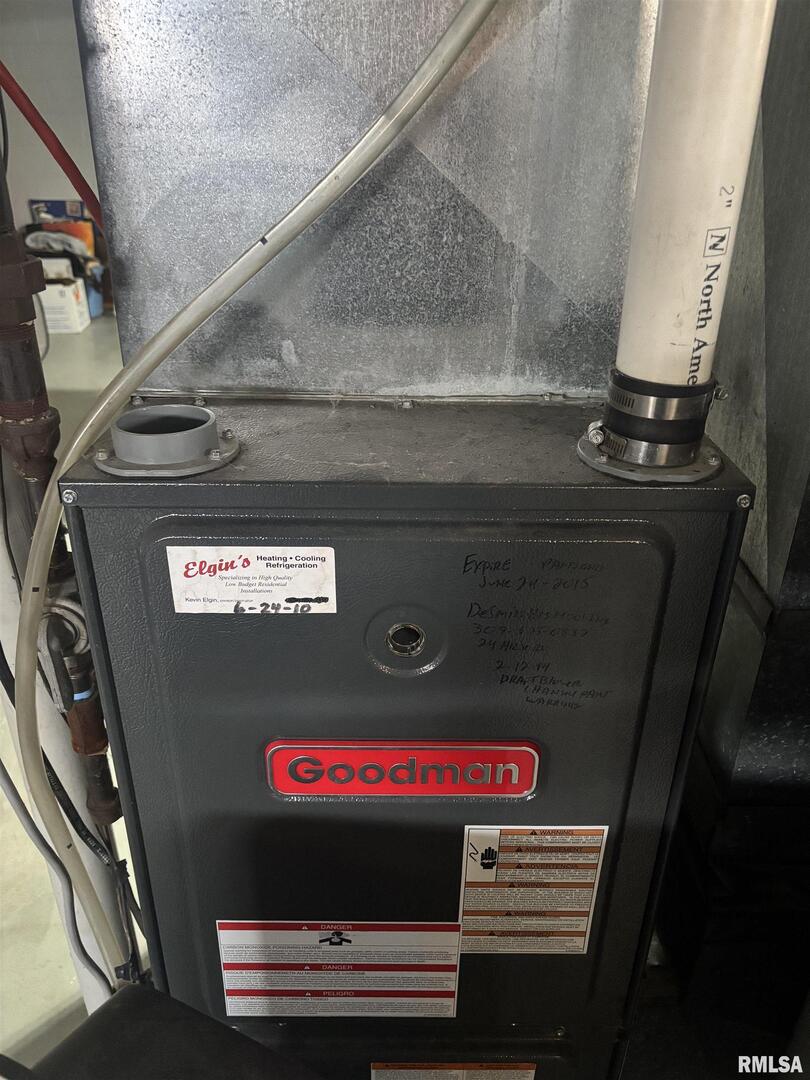 434 Payson Street Kewanee, IL 61443 - Photo 37 of 38 a bathroom with a stove and a shower