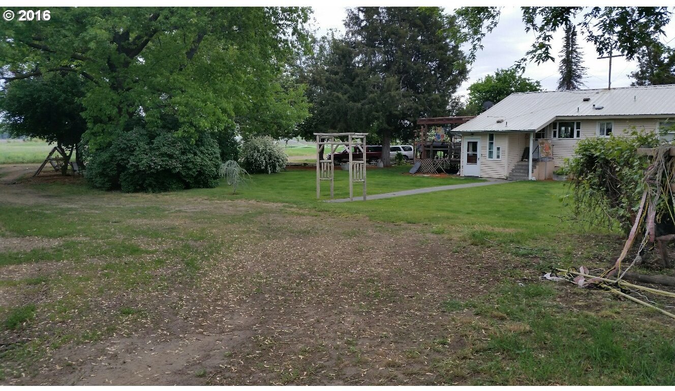 77862 North Ash Road Stanfield, OR 97875 - Photo 23 of 28 a view of a house with backyard