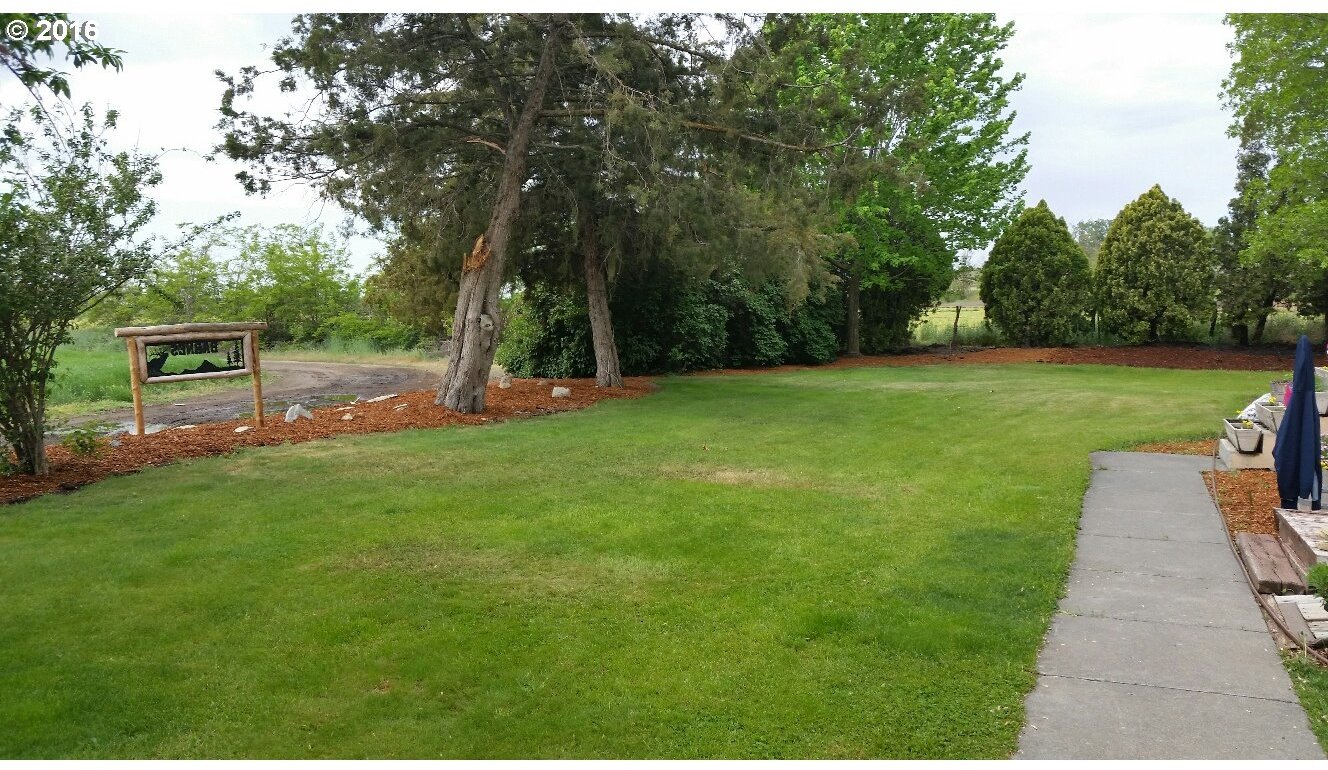 77862 North Ash Road Stanfield, OR 97875 - Photo 28 of 28 a view of a backyard with a garden