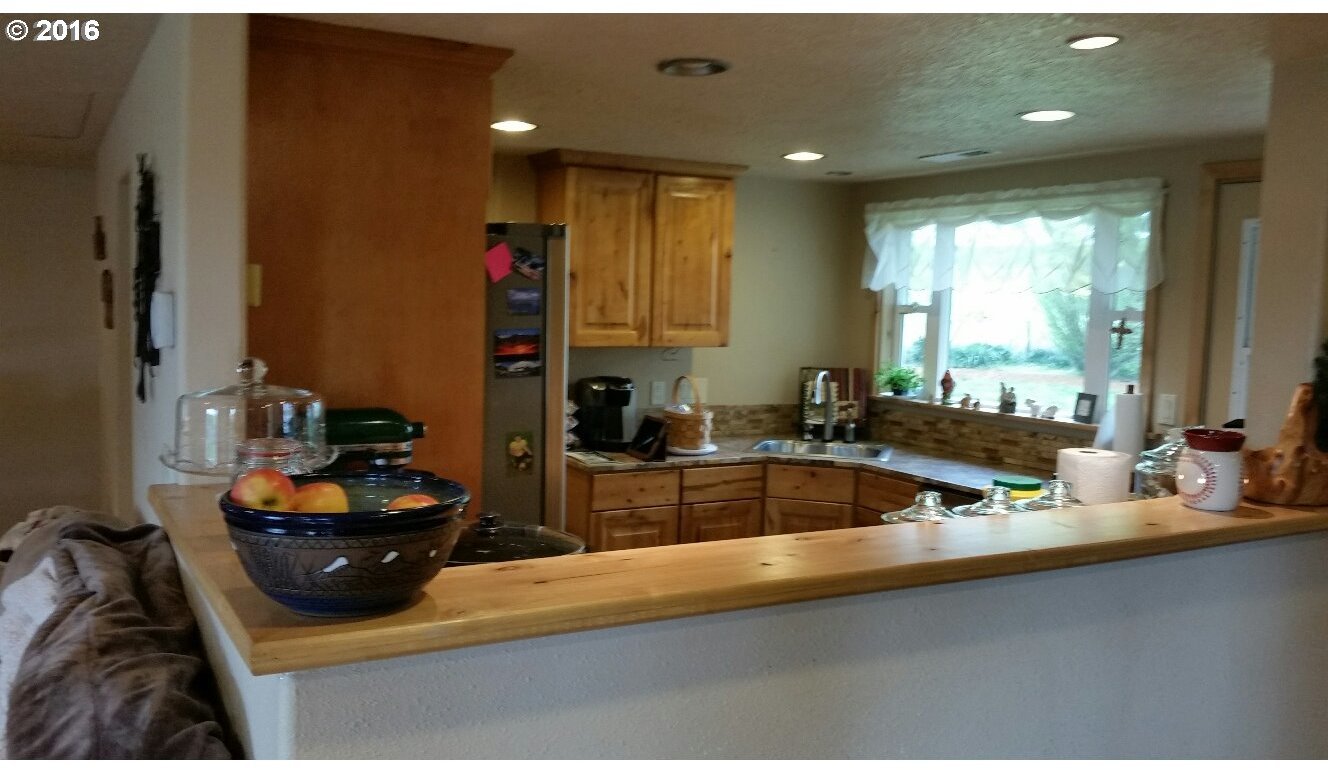 77862 North Ash Road Stanfield, OR 97875 - Photo 4 of 28 a kitchen with sink and window