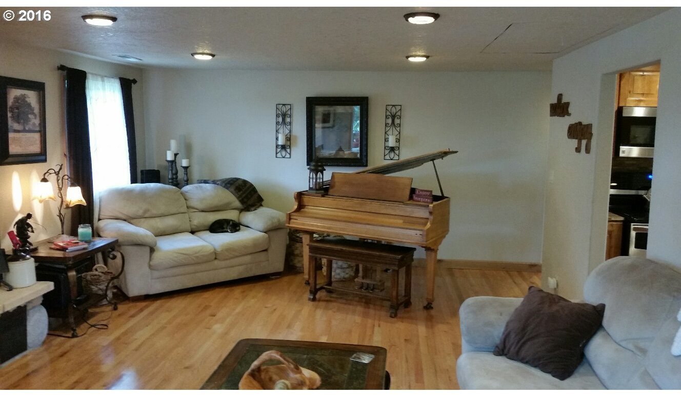 77862 North Ash Road Stanfield, OR 97875 - Photo 6 of 28 a living room with furniture and wooden floor