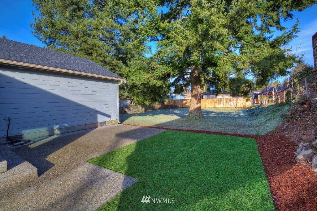634 Southwest 107th Street Seattle, WA 98146 - Photo 13 of 14 Gallery Image 13