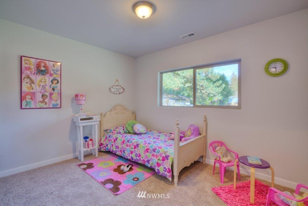 634 Southwest 107th Street Seattle, WA 98146 - Photo 8 of 14 Gallery Image 8