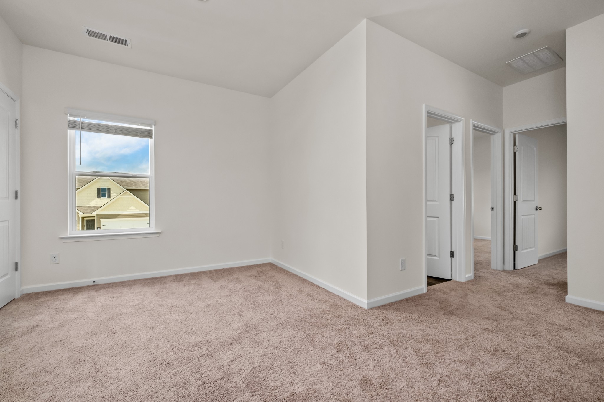 106 Keystone Road Shelbyville, TN 37160 - Photo 21 of 33 an empty room with windows