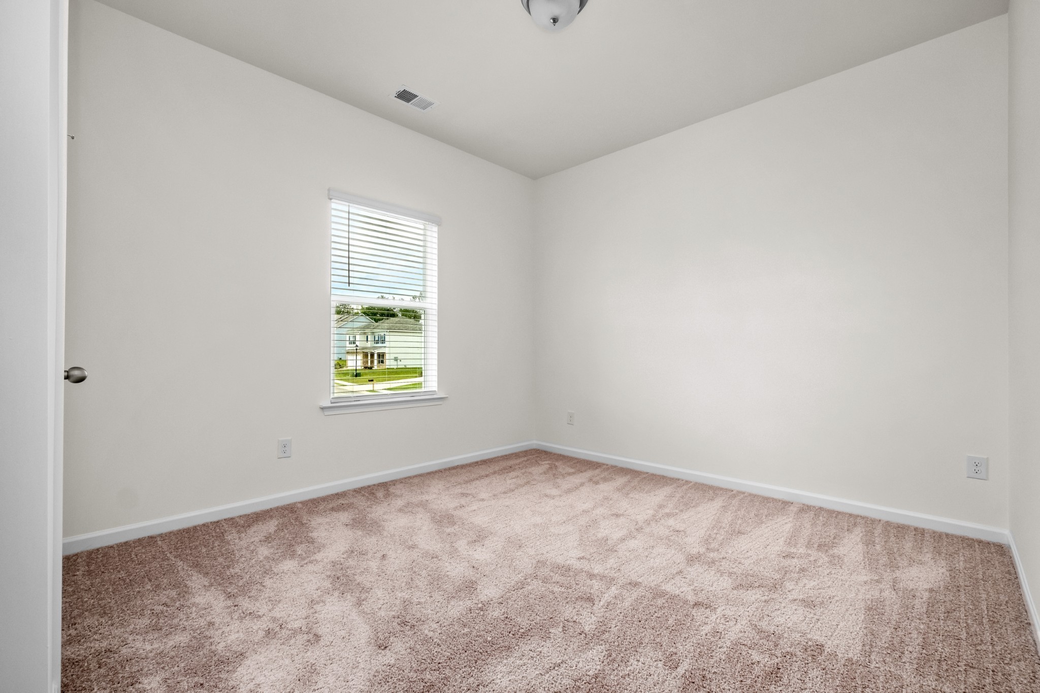 106 Keystone Road Shelbyville, TN 37160 - Photo 24 of 33 an empty room with a window