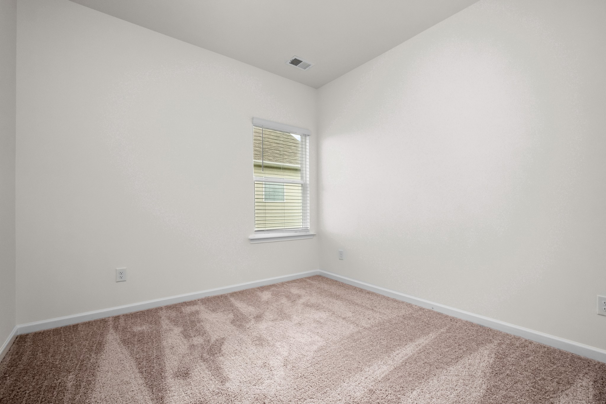 106 Keystone Road Shelbyville, TN 37160 - Photo 26 of 33 an empty room with a window