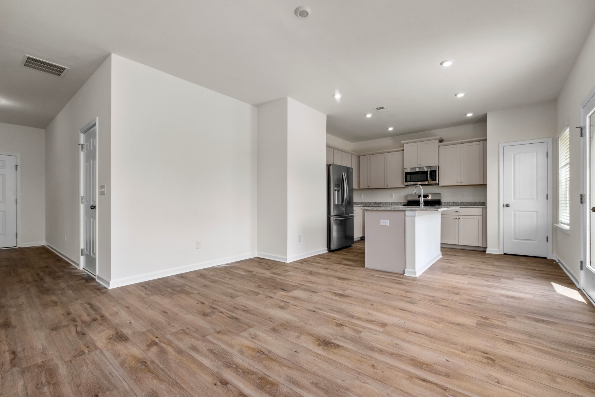 106 Keystone Road Shelbyville, TN 37160 - Photo 6 of 33 a view of kitchen with granite countertop cabinets and refrigerator