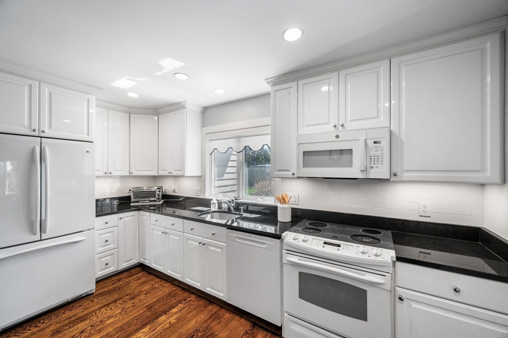 21 Phillips Avenue Swampscott, MA 01907 - Photo 13 of 38