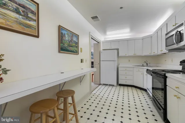 $340,000 | 406 Brightwood Clb Drive, Unit 406, Lutherville-Timonium, MD 21093