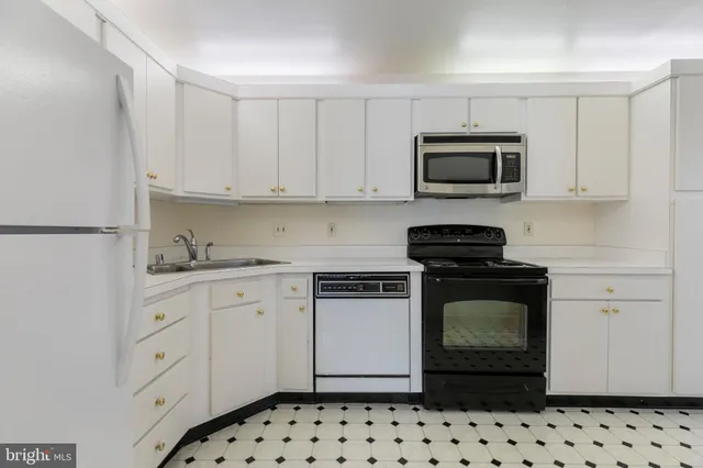 $340,000 | 406 Brightwood Clb Drive, Unit 406, Lutherville-Timonium, MD 21093