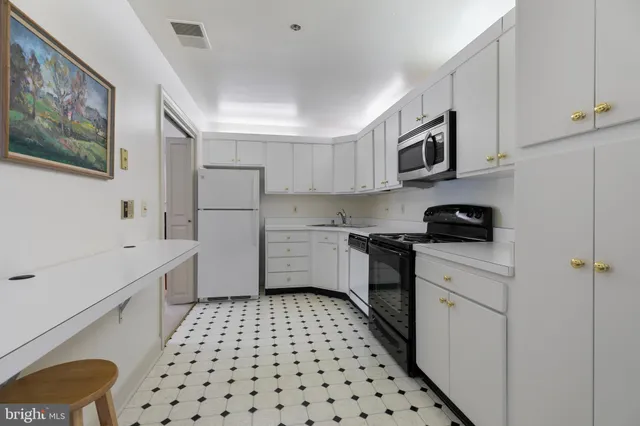 $340,000 | 406 Brightwood Clb Drive, Unit 406, Lutherville-Timonium, MD 21093