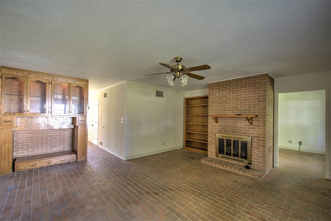 24 East South Court Drive Decatur, IL 62526 - Photo 11 of 38 Gallery Image 11