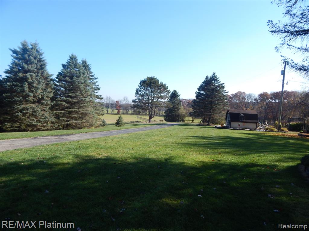 3825 North Hickory Ridge Road Highland, MI 48357 - Photo 20 of 80