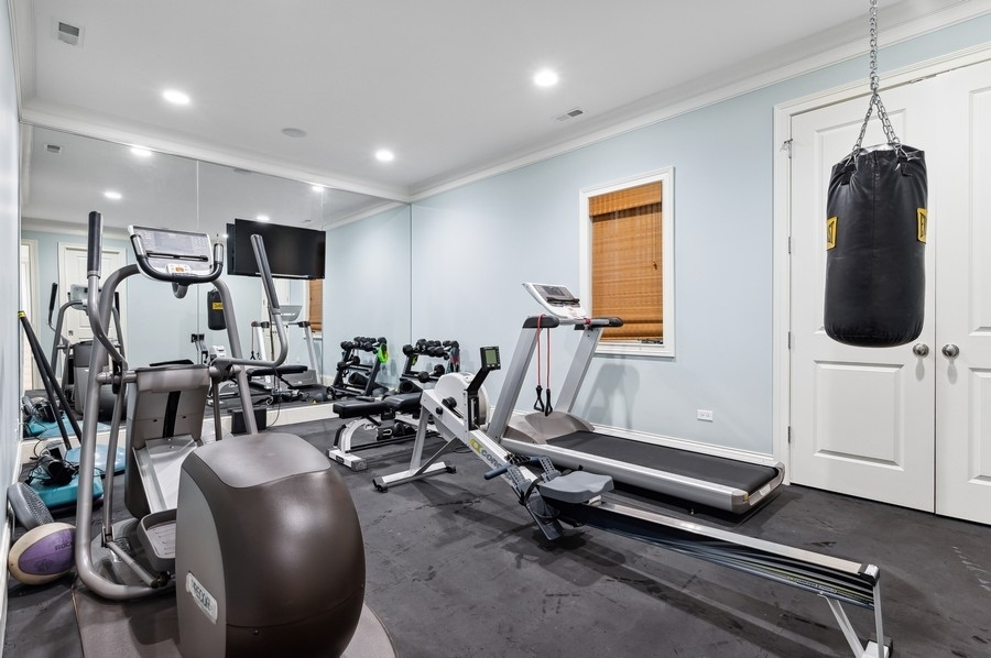 812 Hibbard Road Winnetka, IL 60093 - Photo 38 of 46 a room with gym equipment and mirror