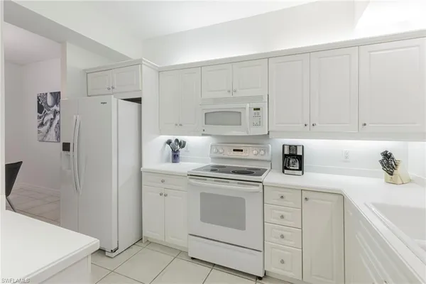 $7,000 | 410 Bayfront Place, Unit 2204, Naples, FL 34102