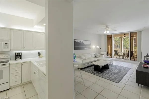 $7,000 | 410 Bayfront Place, Unit 2204, Naples, FL 34102