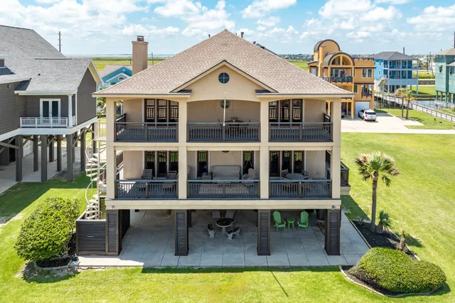 $2,175,000 | 9 Blue Heron Circle, Jamaica Beach, TX 77554