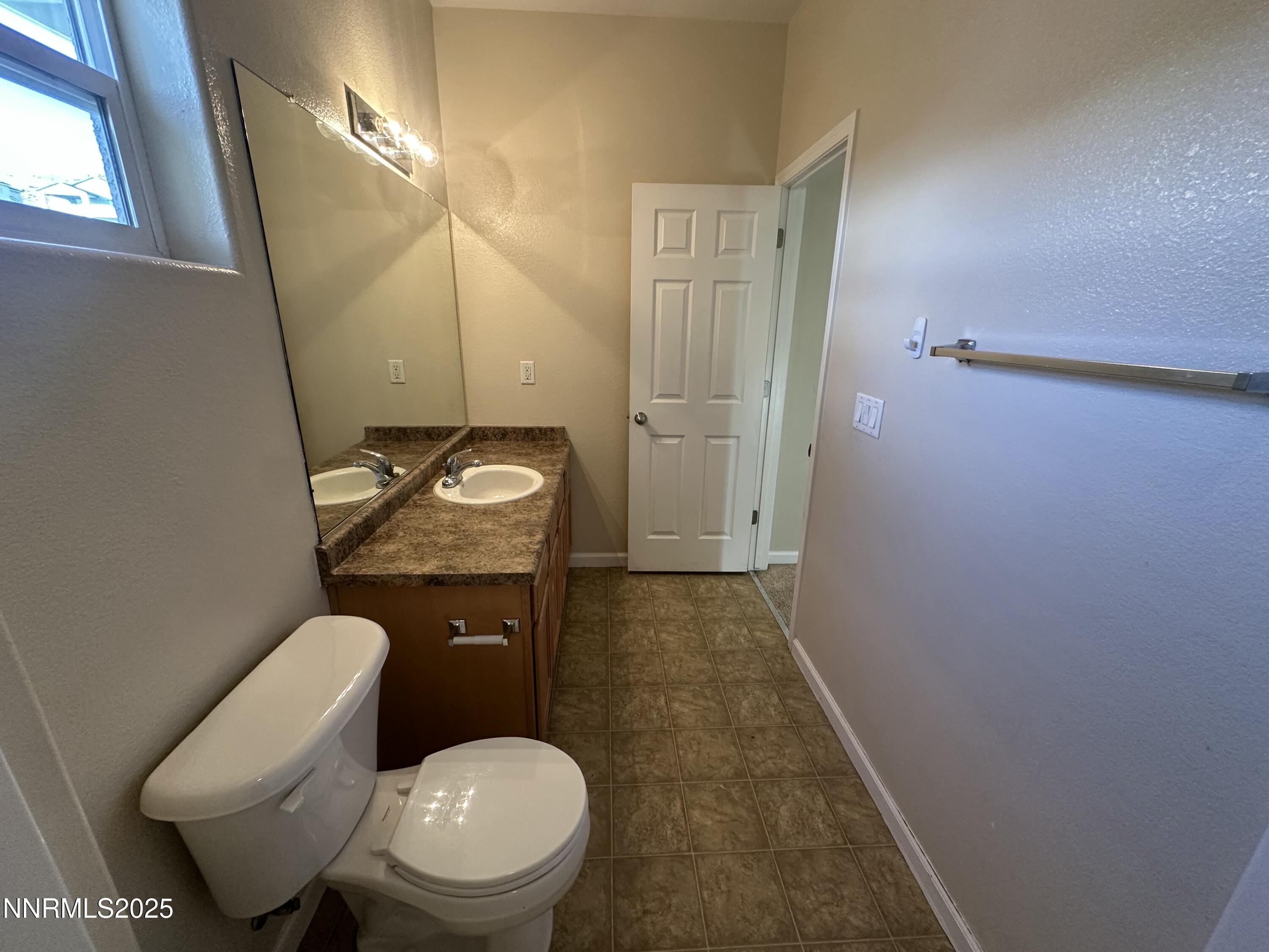 387 Orrcrest Drive Reno, NV 89506 - Photo 21 of 37 Upstairs Guest Bathroom