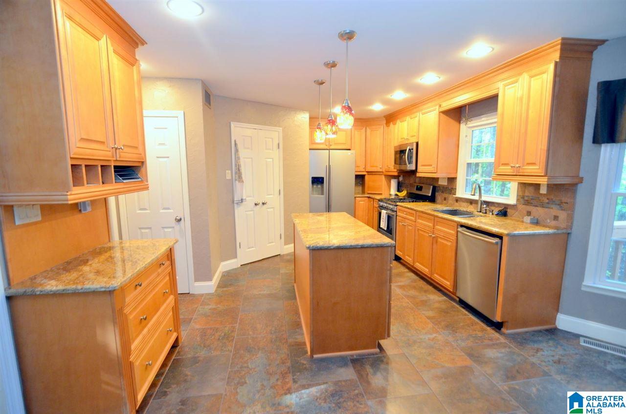 307 Newgate Court Alabaster, AL 35007 - Photo 8 of 50
