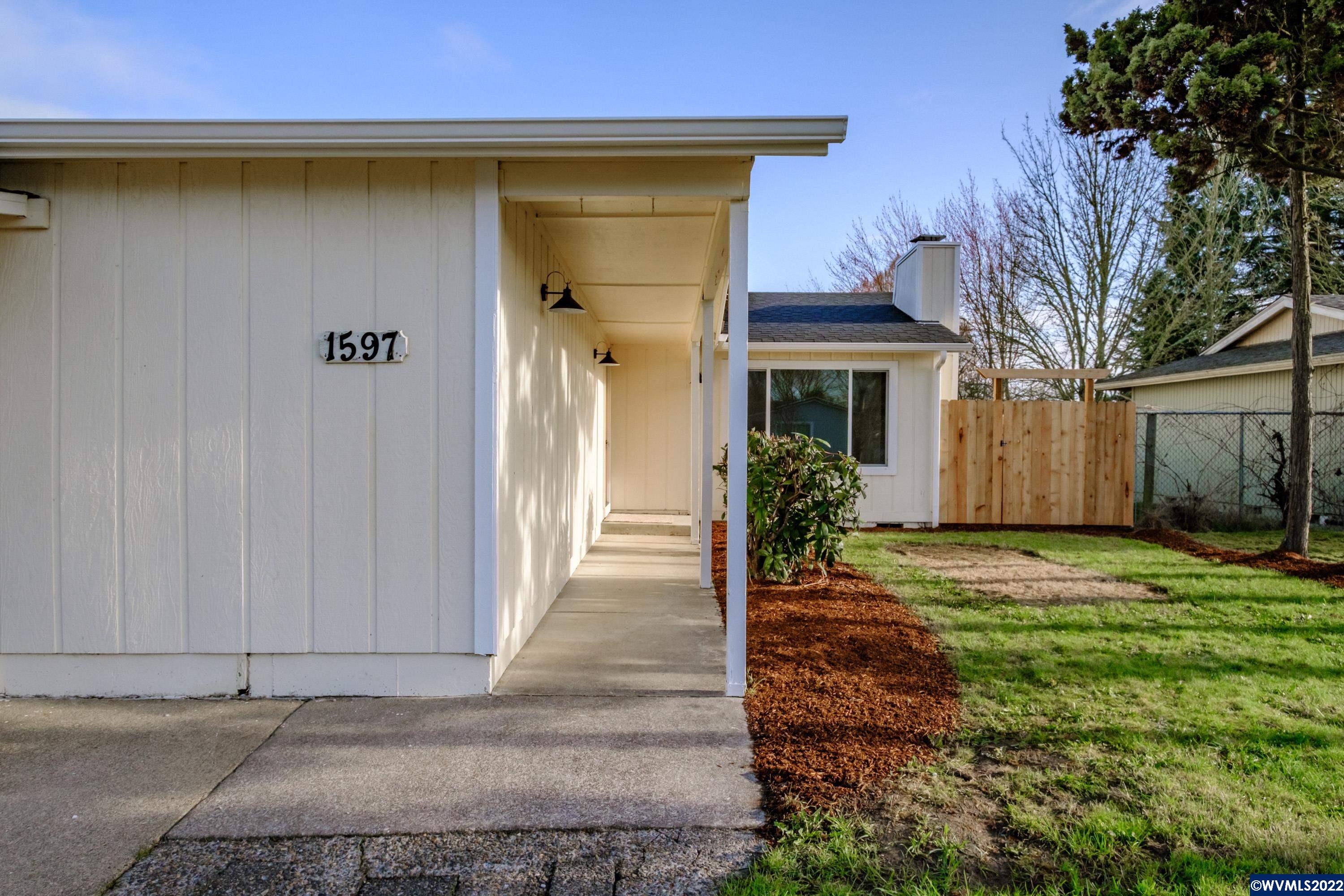 1597 Del Rio Avenue Southeast Albany, OR 97322 - Photo 3 of 42 Gallery Image 3
