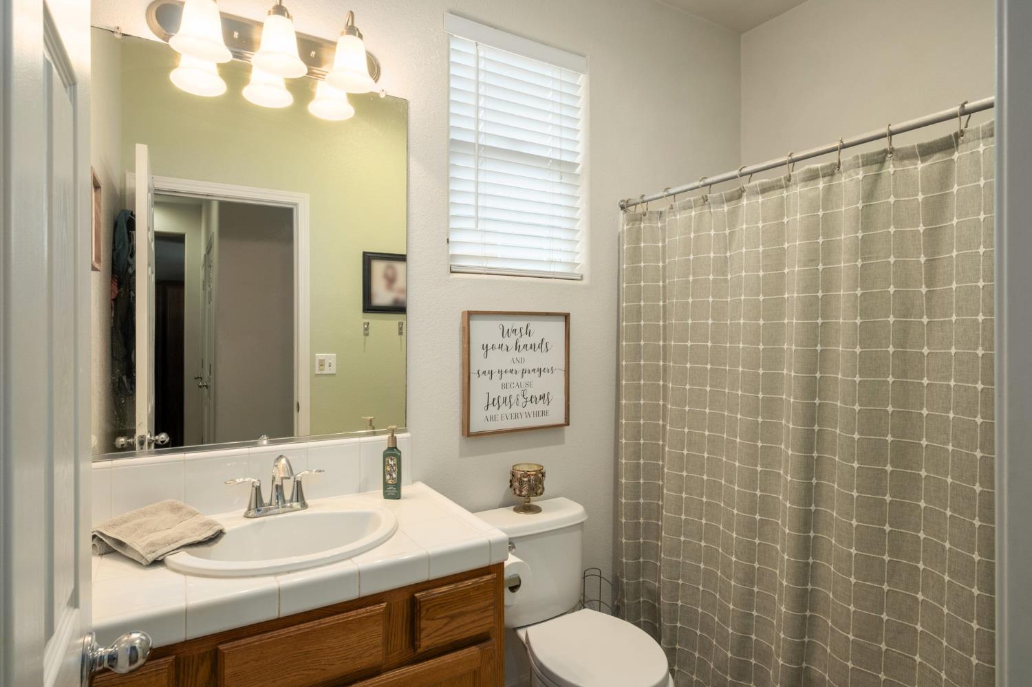 454 Sierra Avenue Reedley, CA 93654 - Photo 20 of 25 a bathroom with a sink and a mirror