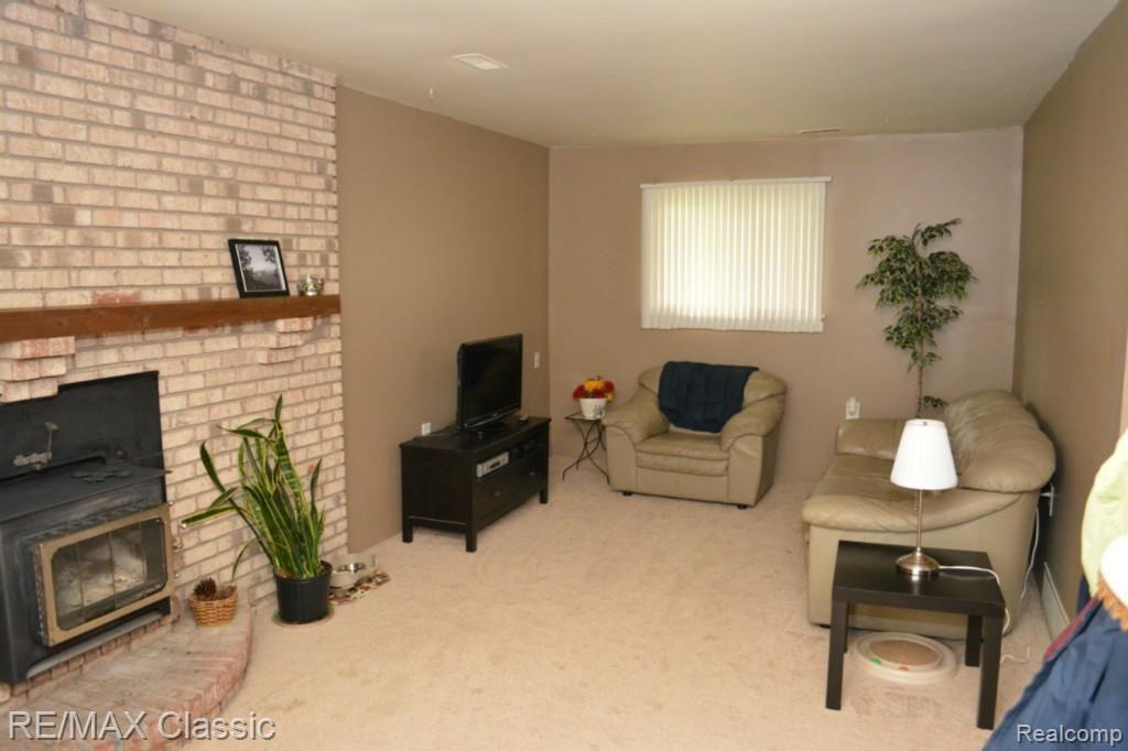 2431 Cullen Road Howell, MI 48855 - Photo 15 of 19 DSC_0029.jpg