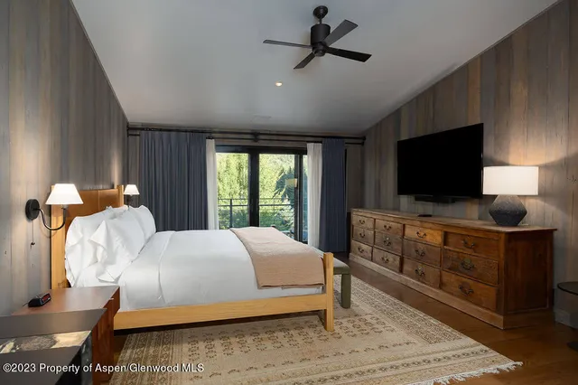 a view of a lake in middle of the house