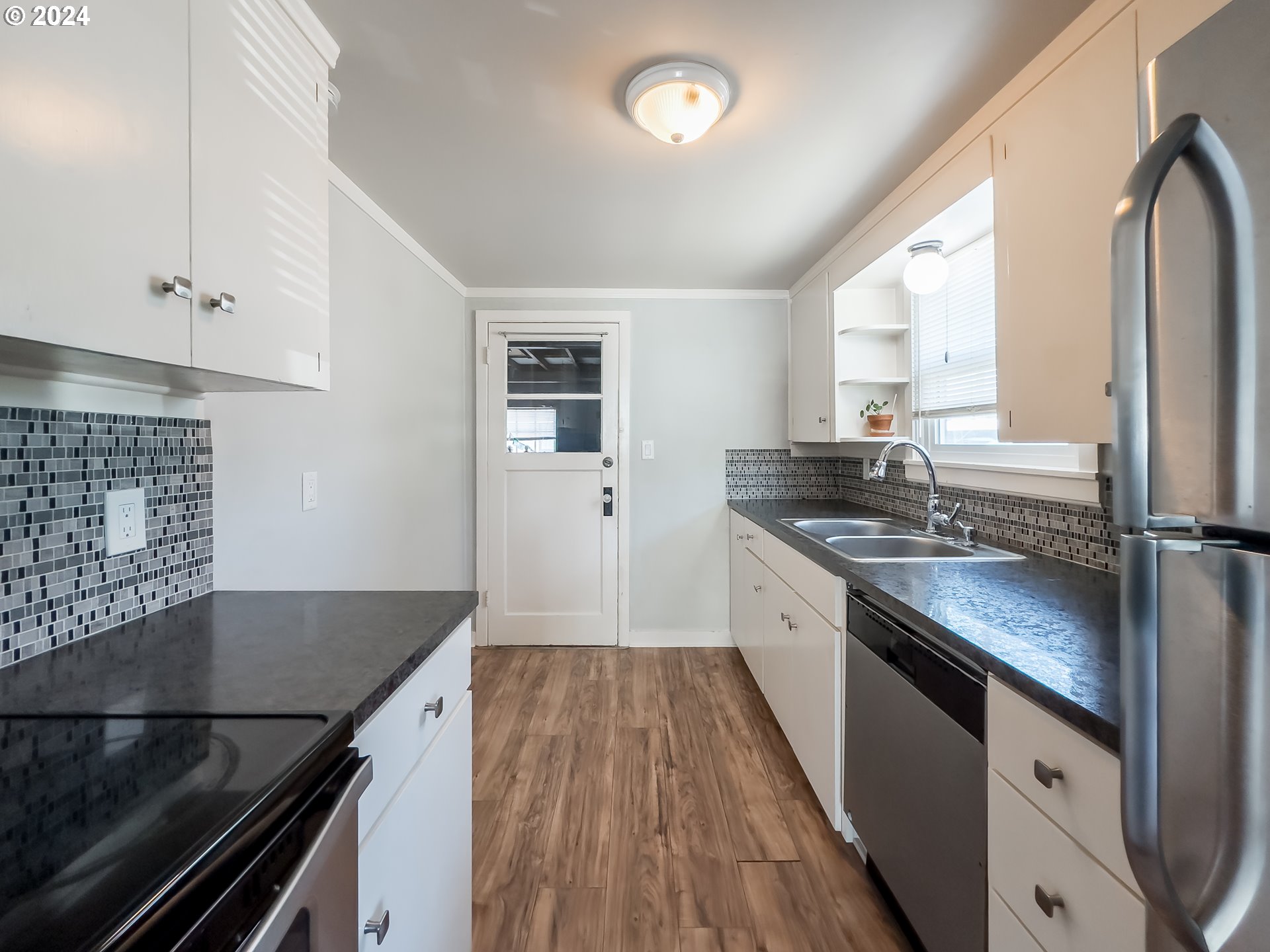 1011 West N Street Springfield, OR 97477 - Photo 7 of 23