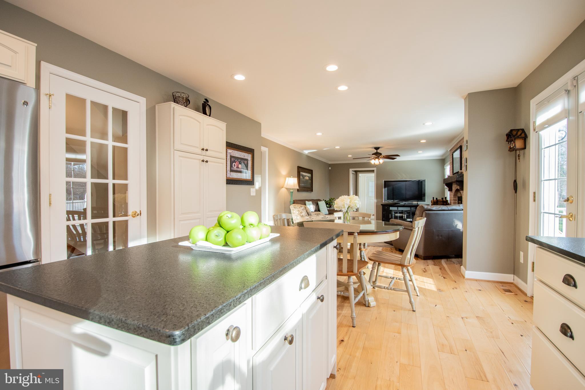 131 Hamilton Road Sterling, VA 20165 - Photo 14 of 51 Island