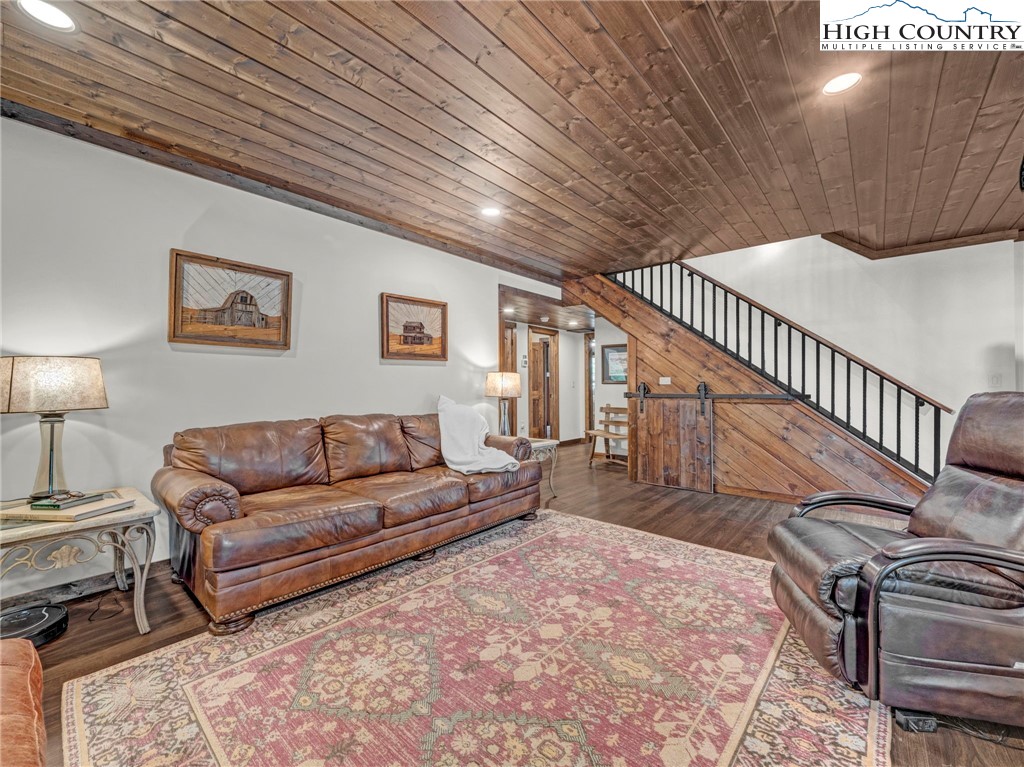 196 Cloud Spring Drive Sugar Mountain, NC 28604 - Photo 24 of 38 a living room with furniture