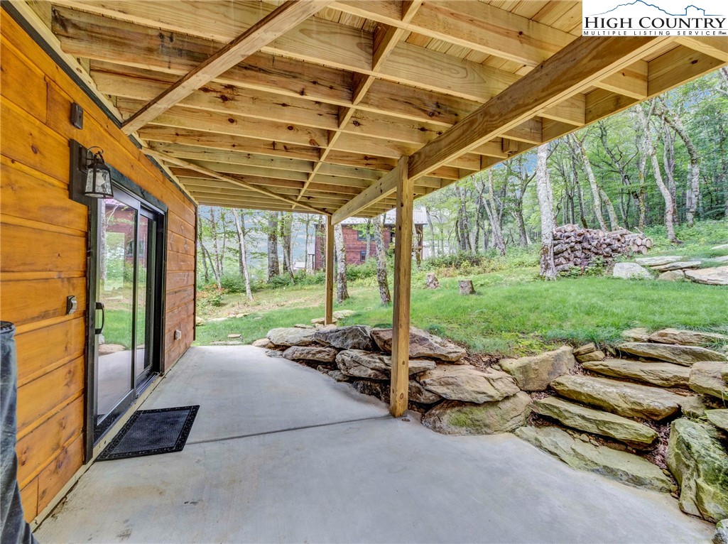 196 Cloud Spring Drive Sugar Mountain, NC 28604 - Photo 31 of 38 a backyard of a house with garden and outdoor seating