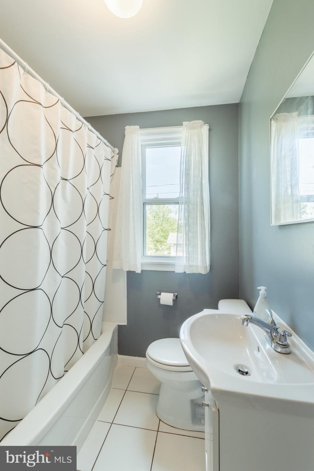 317 Olga Road Wilmington, DE 19805 - Photo 12 of 34 Fully renovated bathroom