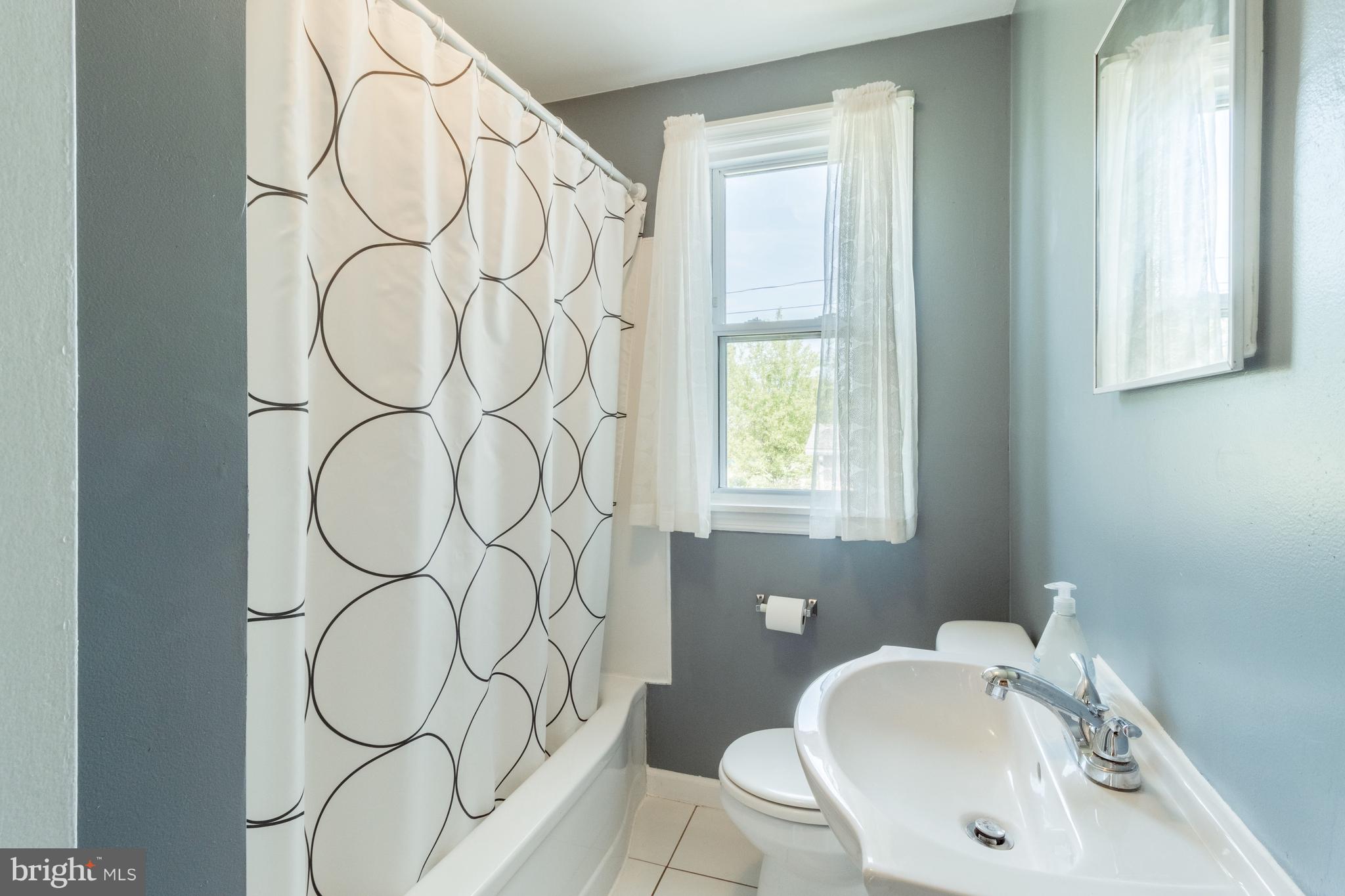 317 Olga Road Wilmington, DE 19805 - Photo 13 of 34 Shower/tub combination