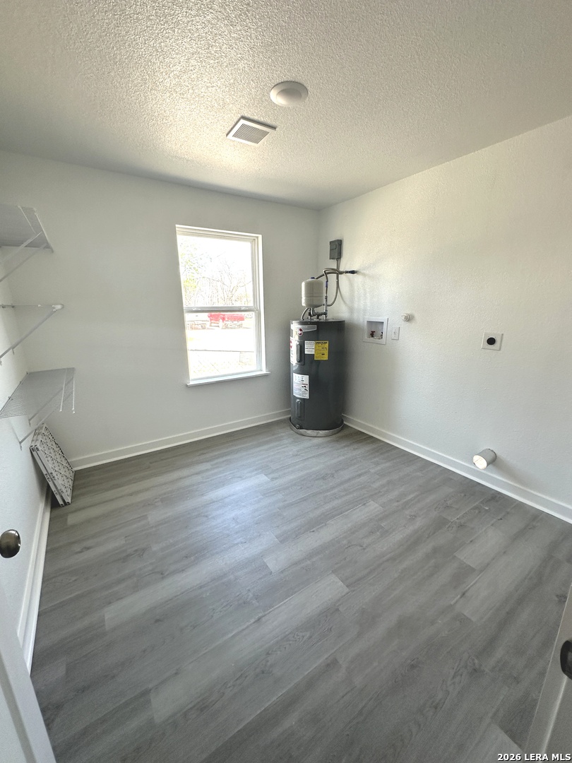 514 Davis Avenue Devine, TX 78016 - Photo 6 of 13