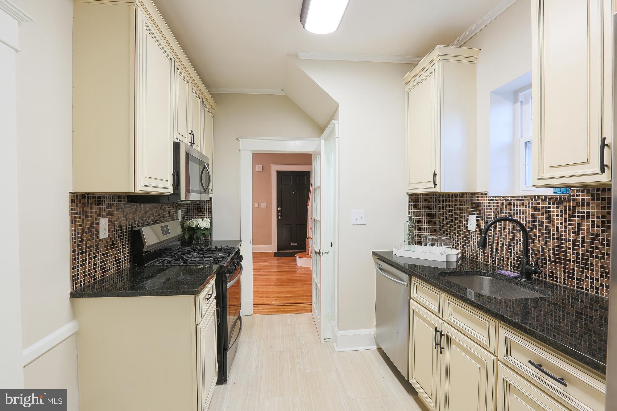 410 Westgate Road Baltimore, MD 21229 - Photo 16 of 30 Kitchen