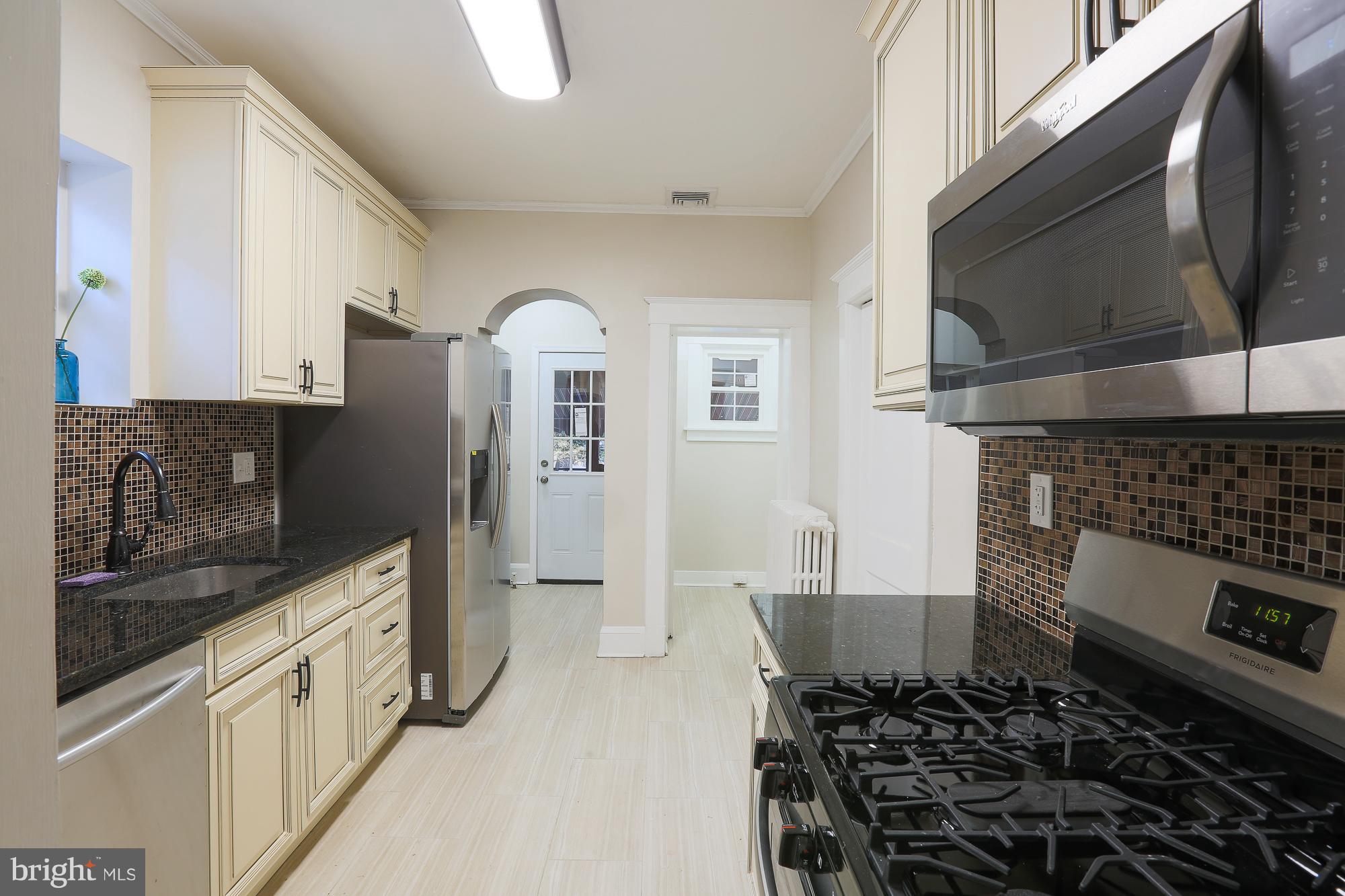 410 Westgate Road Baltimore, MD 21229 - Photo 17 of 30 Kitchen