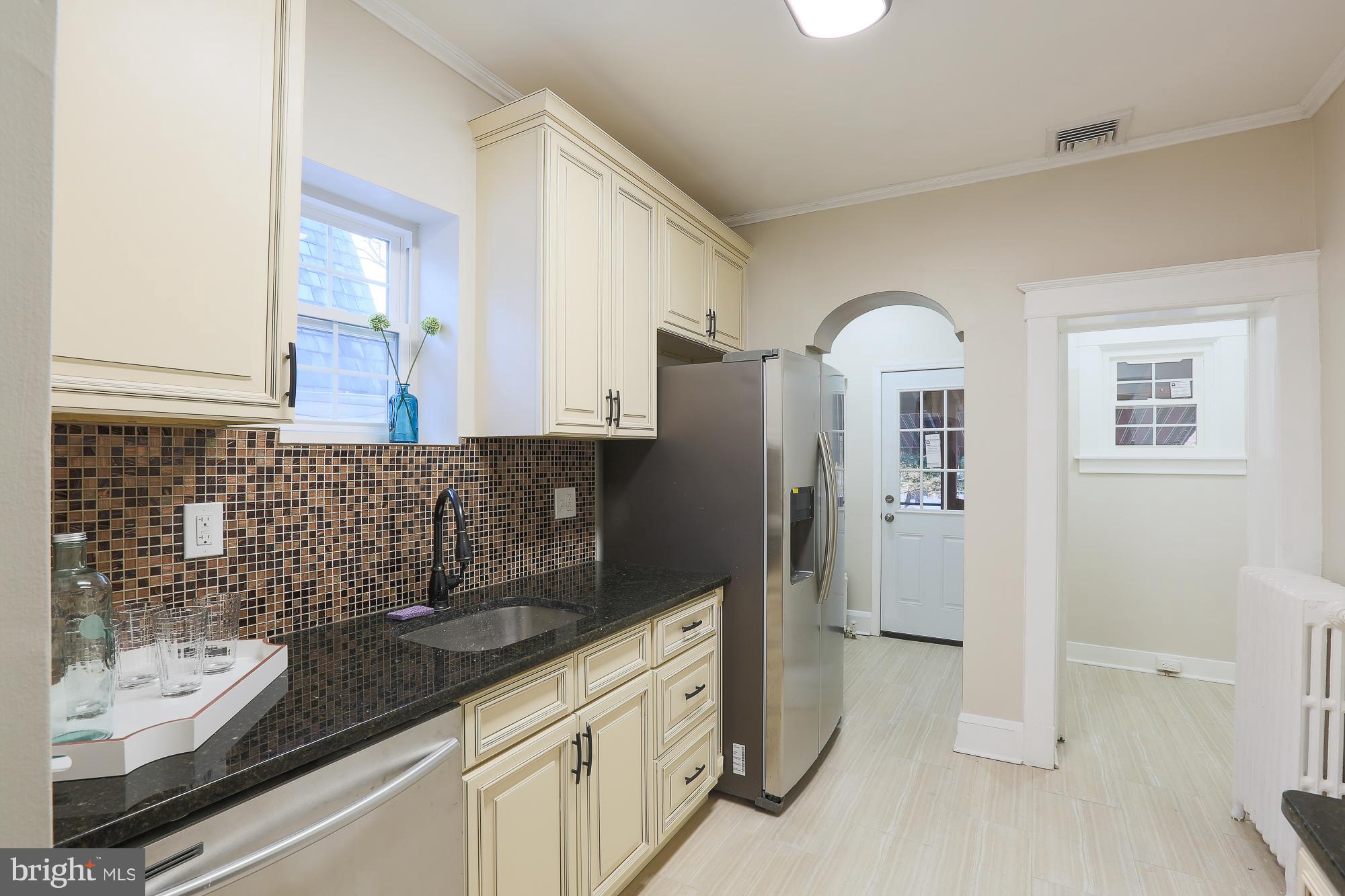 410 Westgate Road Baltimore, MD 21229 - Photo 18 of 30 Kitchen