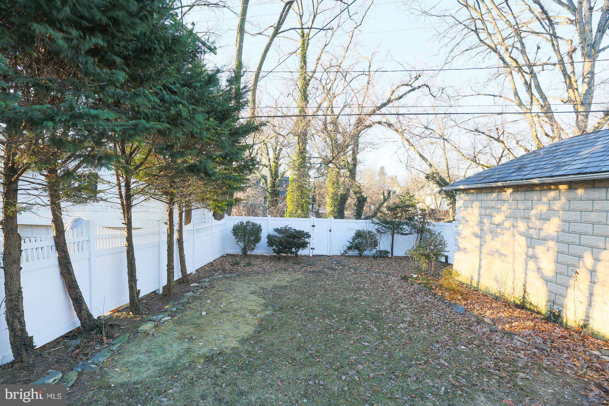410 Westgate Road Baltimore, MD 21229 - Photo 6 of 30 side